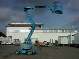 Gelenk-Teleskop-Arbeitsb&uuml;hne mieten leihen