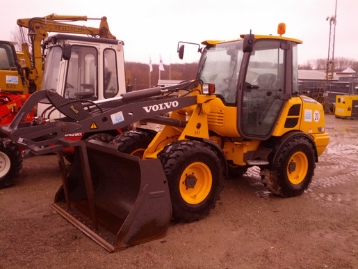 Radlader 0,8m&sup3;  mieten leihen