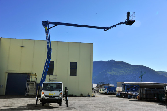 Arbeitsb&uuml;hne mieten leihen