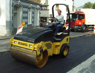 Aufsitzwalze 2,7 to mieten leihen