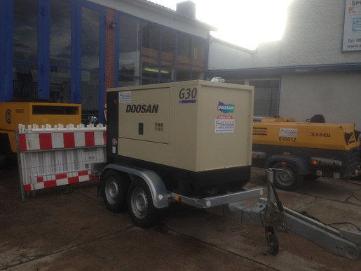 Stromerzeuger bis 30KVA mit Fahrgestell mieten leihen