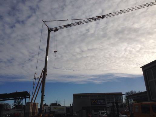 22 m Untendreher Baukran mieten leihen