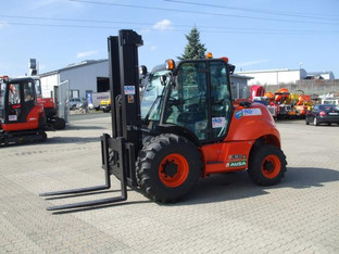 Gel&auml;ndegabelstapler / Gel&auml;ndestapler 5t 5,2m mieten leihen