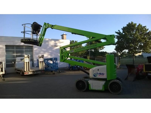 Gelenkteleskoparbeitsb&uuml;hne 17m selbstfahrend mit Korbarm mieten leihen